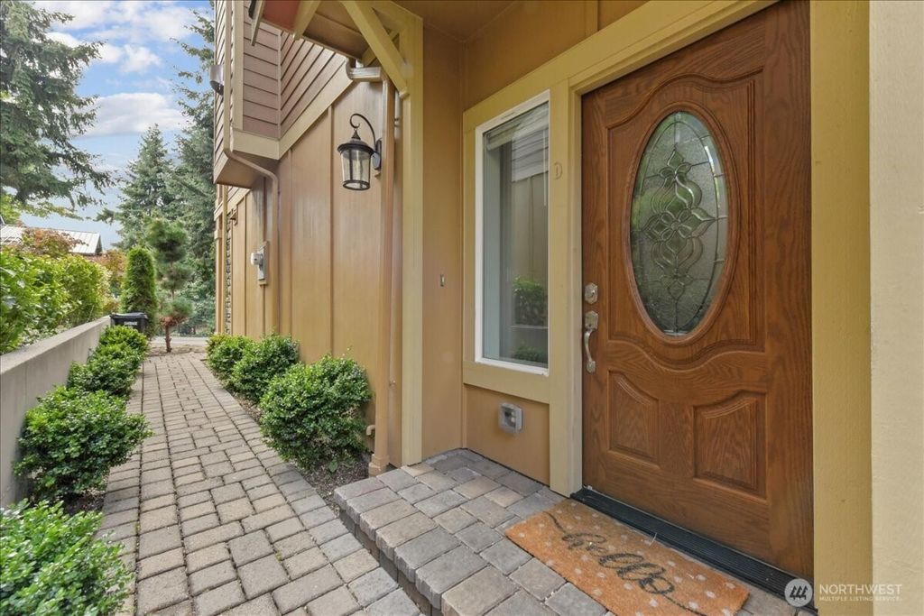 Photo of 12722 35th AVE House D NE, Seattle, WA 98125 (MLS # 2504778)