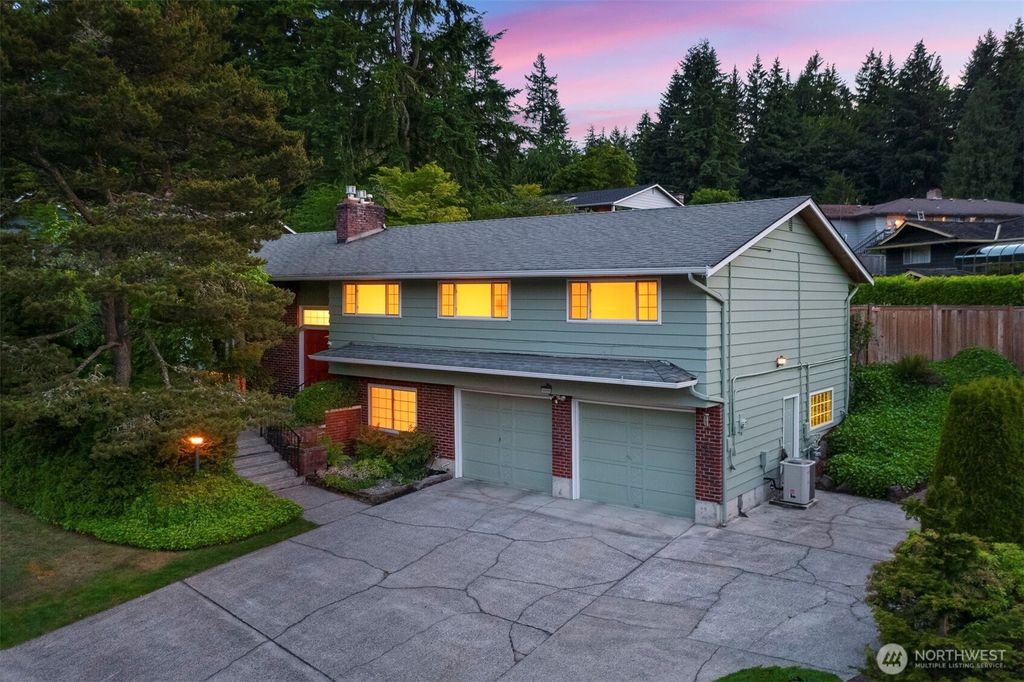 Photo of 19219 51st Avenue NE, Lake Forest Park, WA 98155 (MLS # 2384233)