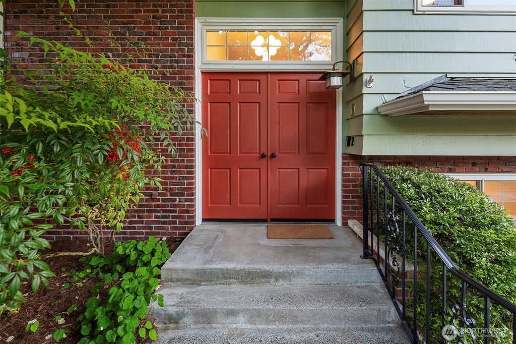 Photo of 19219 51st Avenue NE, Lake Forest Park, WA 98155 (MLS # 2384233)