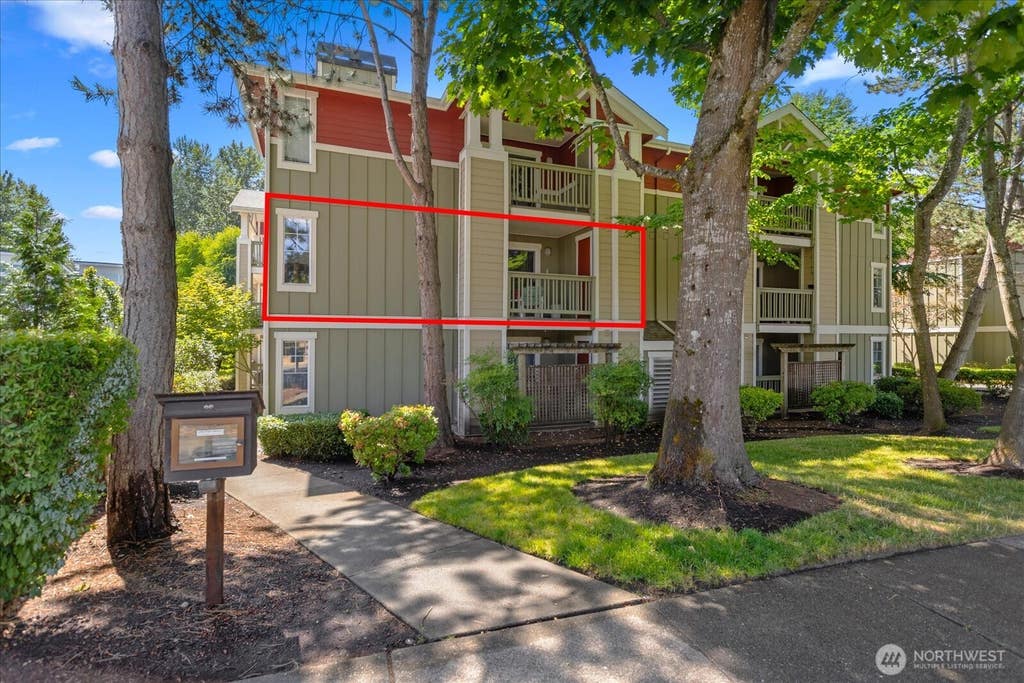 Photo of 7711 NE 175th Street #F202, Kenmore, WA 98028 (MLS # 2565349)