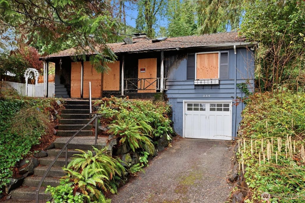 Photo of 339 108th Avenue SE, Bellevue, WA 98004 (MLS # 2488169)