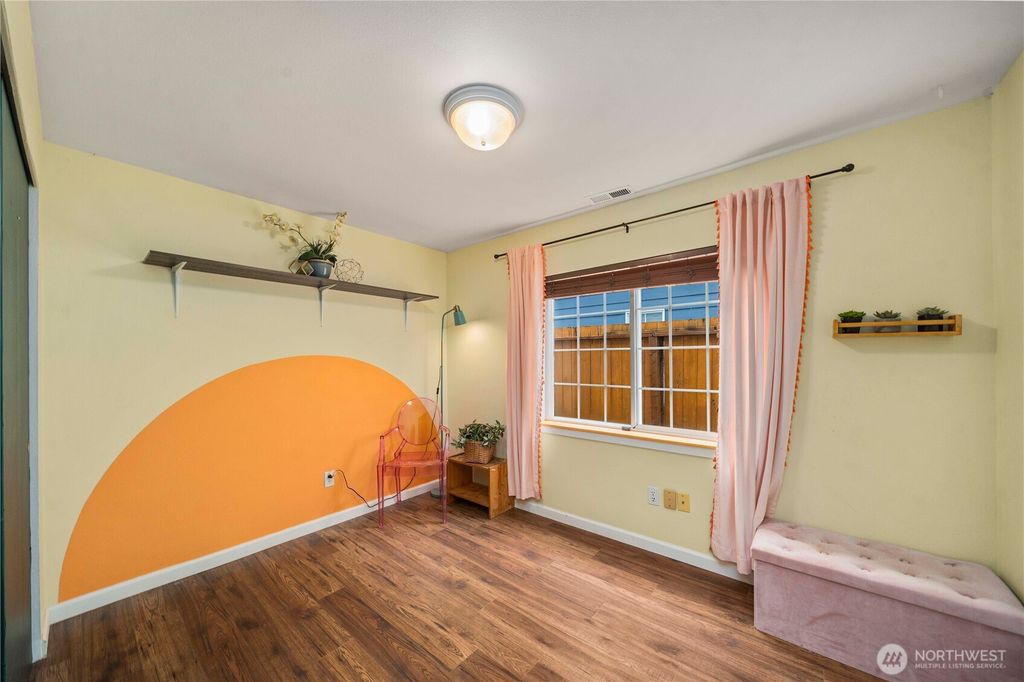 Photo of 10046 17th Avenue SW, Seattle, WA 98146 (MLS # 2347236)