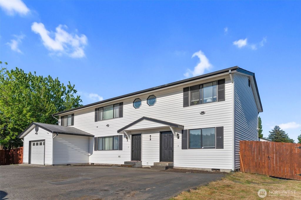 Photo of 912 Algona Boulevard N #A &amp; B, Algona, WA 98001 (MLS # 2369754)