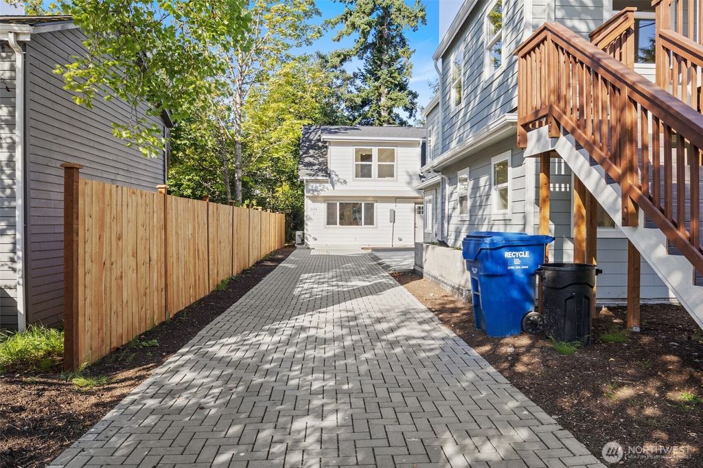 Photo of 9545 Wallingford Avenue N, Seattle, WA 98103 (MLS # 2434480)