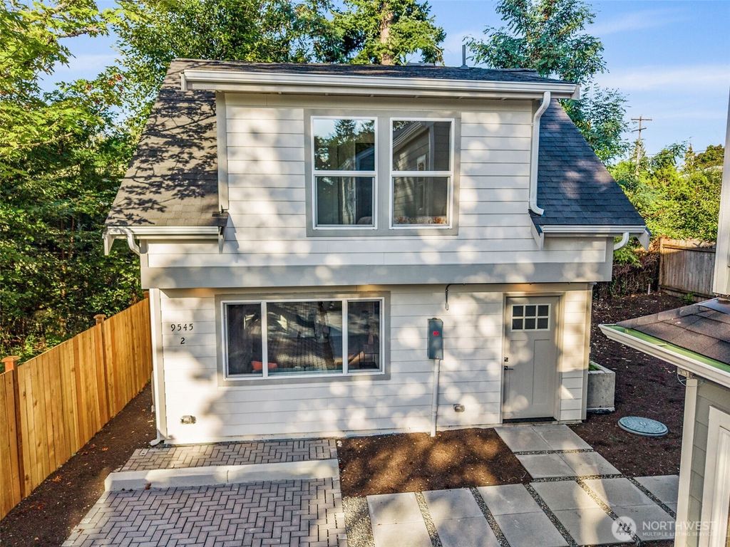 Photo of 9545 Wallingford Avenue N, Seattle, WA 98103 (MLS # 2434480)