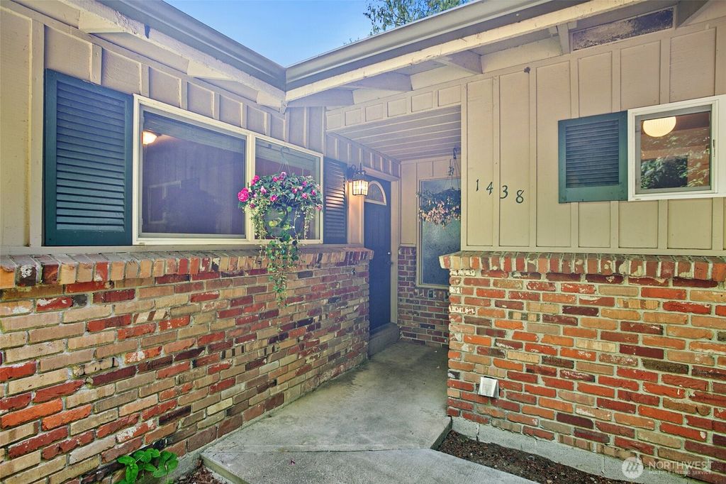 Photo of 1438 227th Avenue SE, Sammamish, WA 98075 (MLS # 2391784)