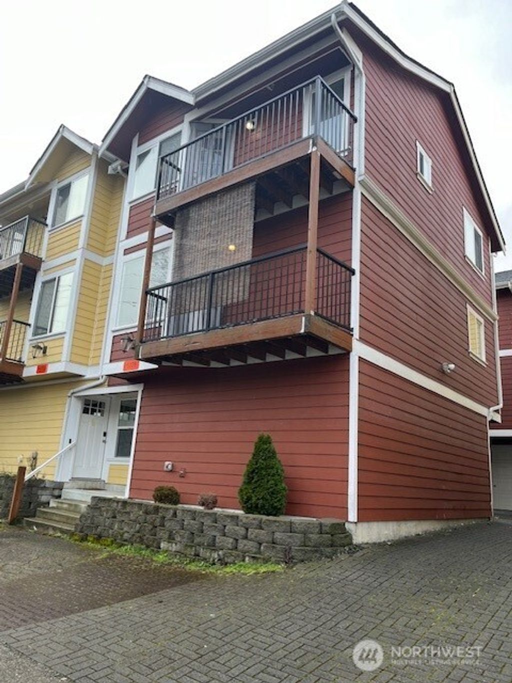 Photo of 5728 Roosevelt Way NE, Seattle, WA 98105 (MLS # 2479524)