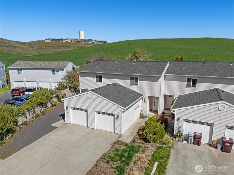 266 NW Clay Court