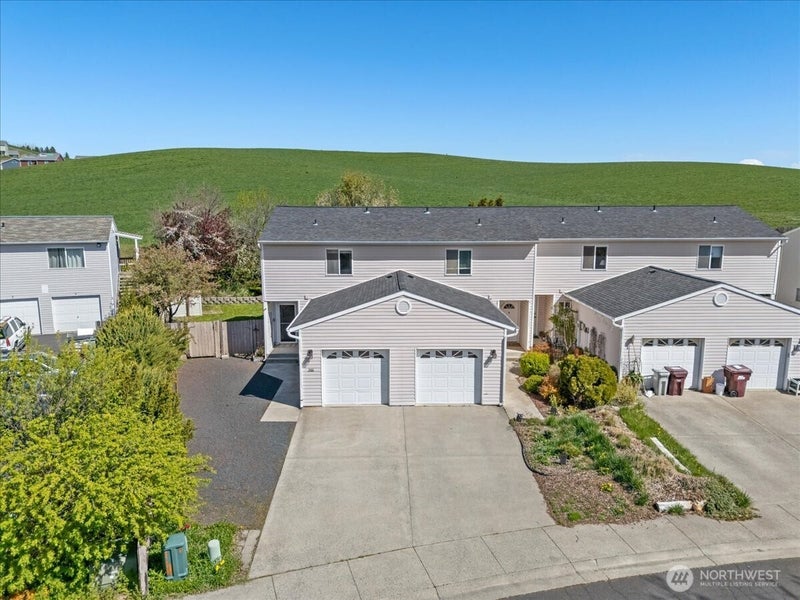 266 NW Clay Court