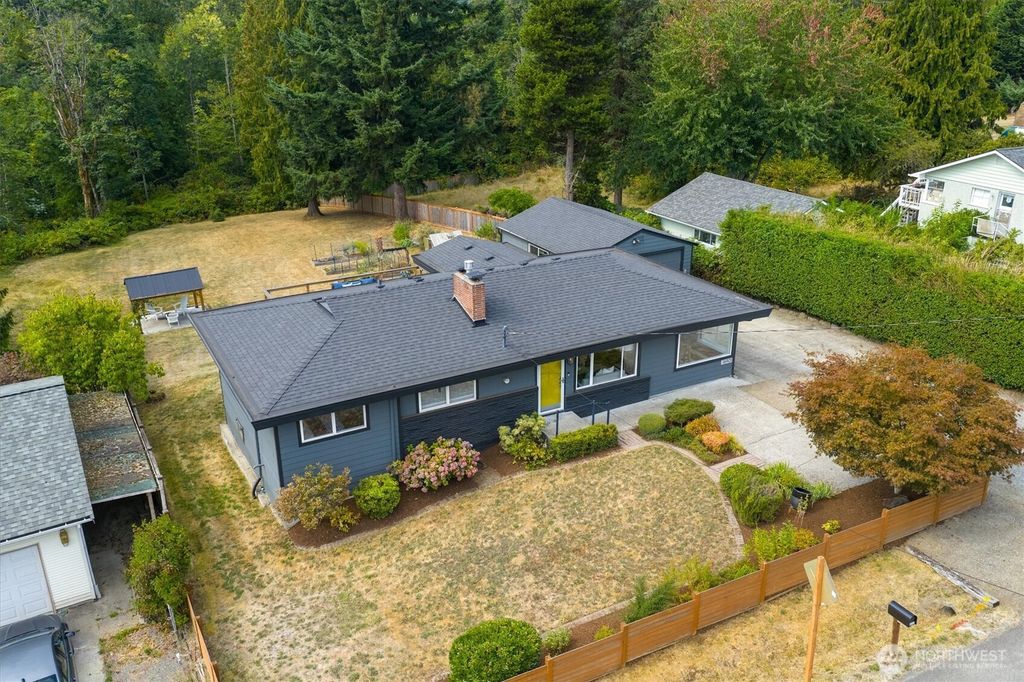 Photo of 16901 113th Avenue SE, Renton, WA 98055 (MLS # 2425978)