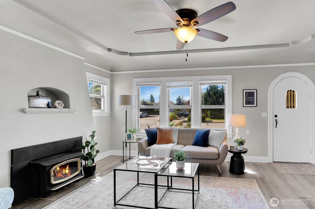 Photo of 1633 3rd Street #B, Marysville, WA 98270 (MLS # 2421226)