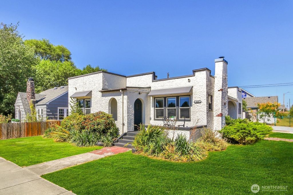 Photo of 1633 3rd Street #B, Marysville, WA 98270 (MLS # 2421226)