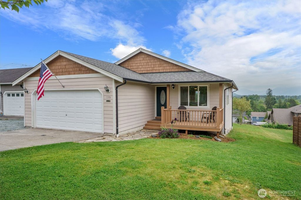 Photo of 1305 Cascadia Drive, Sedro Woolley, WA 98284 (MLS # 2527425)