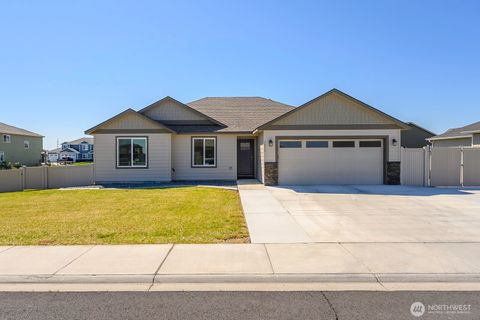 Photo of 1012 8th Avenue NE, Ephrata, WA 98823 (MLS # 2513819)