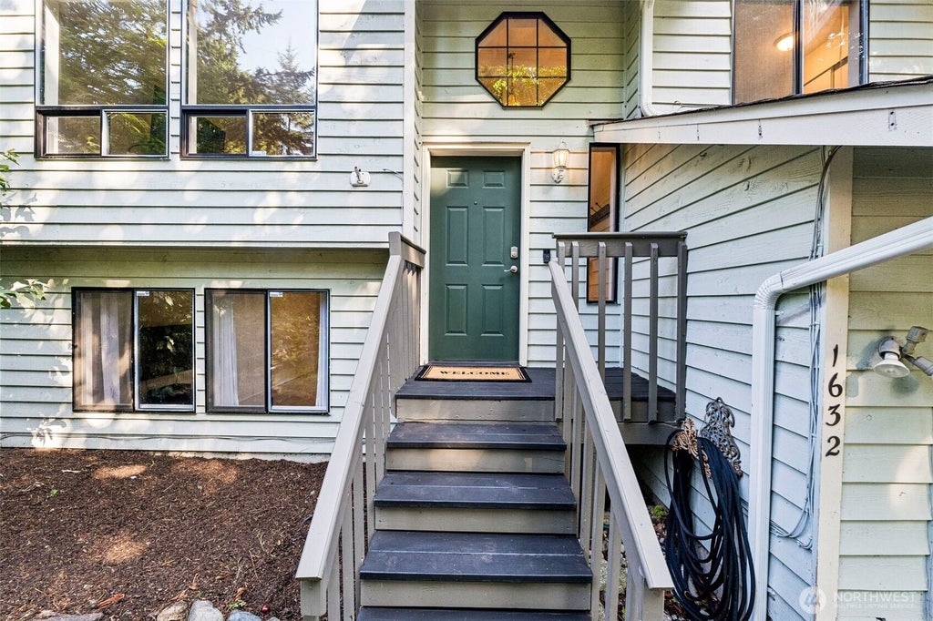 Photo of 1632 NE Perkins Way, Shoreline, WA 98155 (MLS # 2583608)