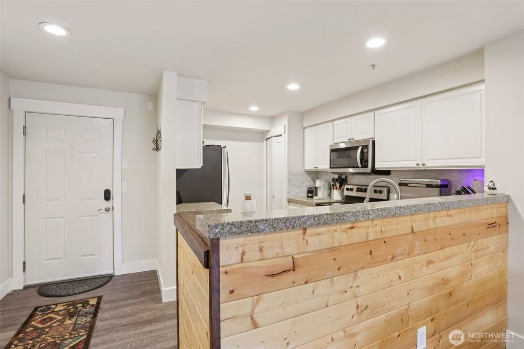 Photo of 2009 196th Street SE #E302, Bothell, WA 98012 (MLS # 2445909)