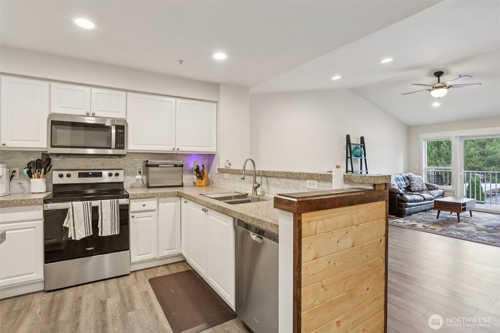 Photo of 2009 196th Street SE #E302, Bothell, WA 98012 (MLS # 2445909)