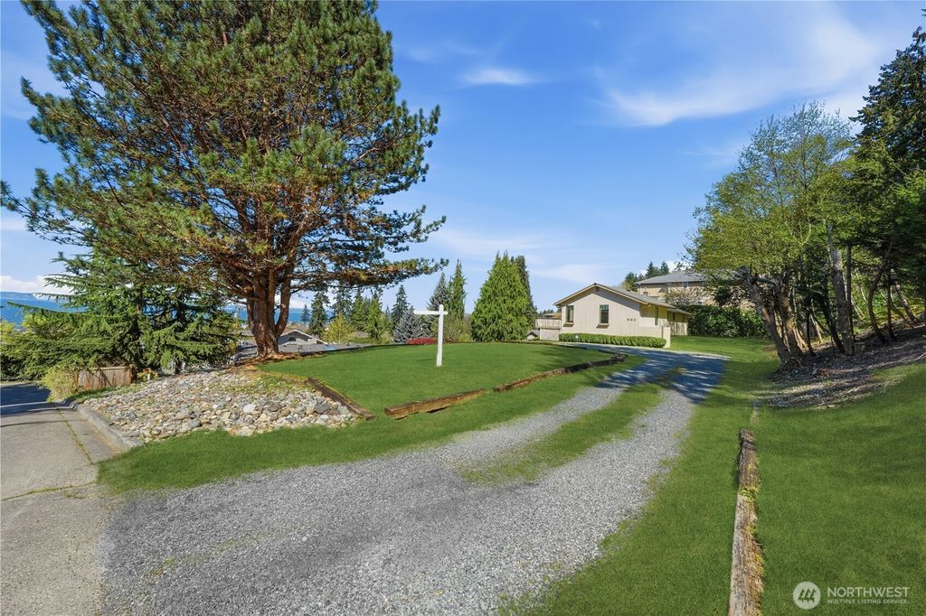 Photo of 660 Campbell Avenue, Mukilteo, WA 98275 (MLS # 2511387)