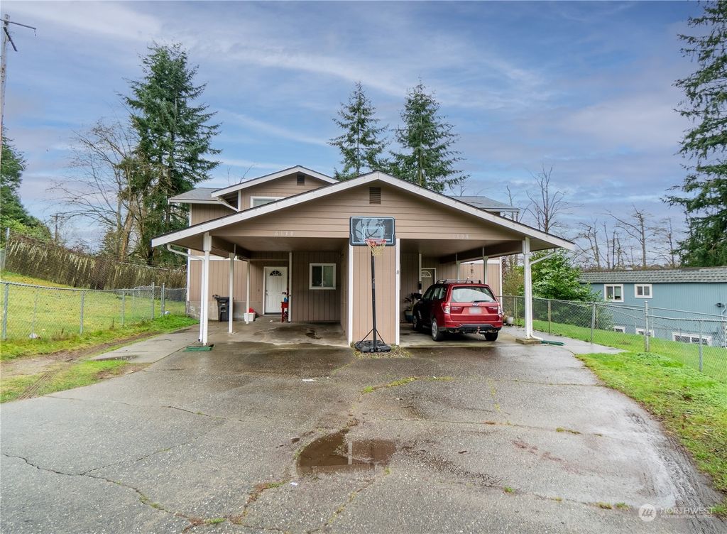 Photo of 6108 Kenwood Drive, Everett, WA 98203 (MLS # 2320584)