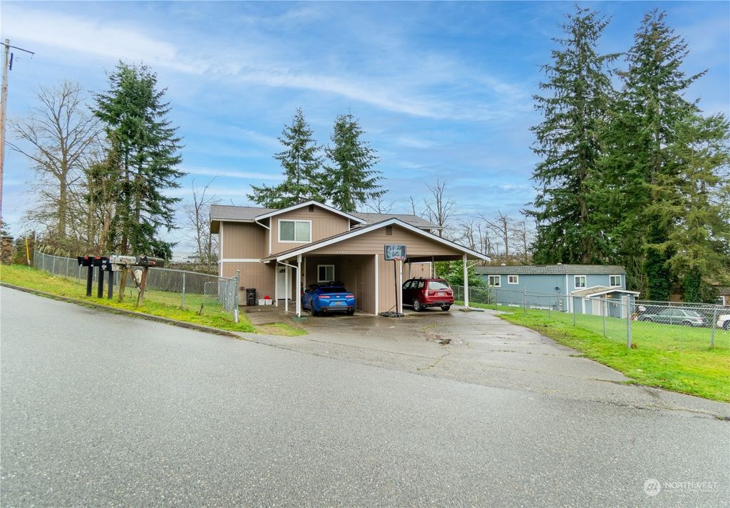 Photo of 6108 Kenwood Drive, Everett, WA 98203 (MLS # 2320584)