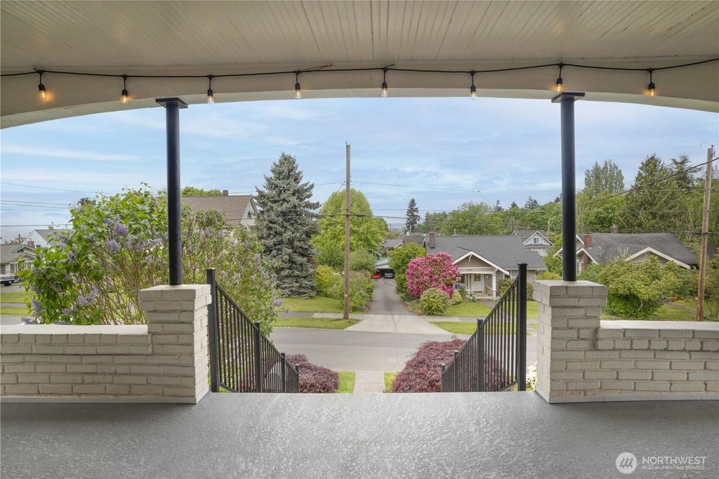 Photo of 712 33rd Street, Everett, WA 98201 (MLS # 2521457)