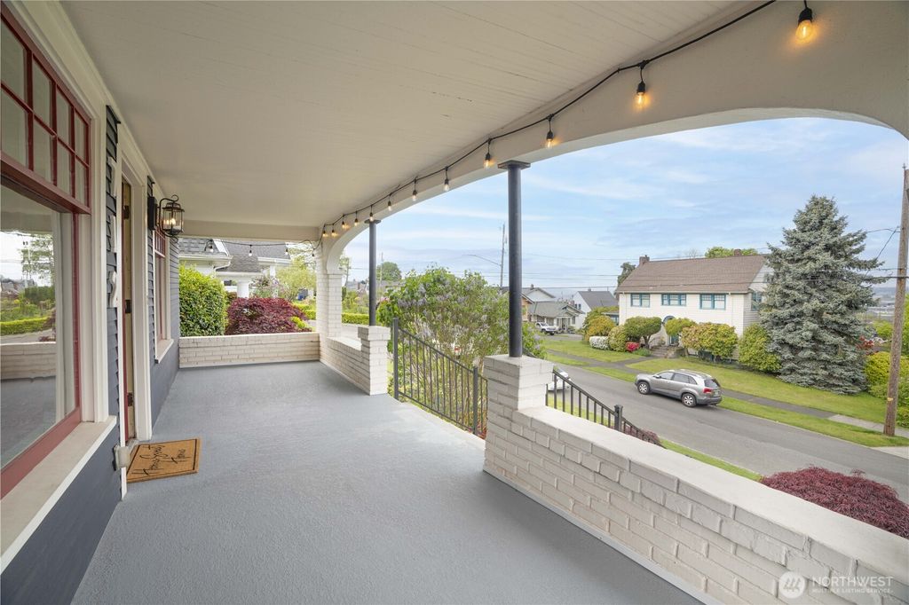 Photo of 712 33rd Street, Everett, WA 98201 (MLS # 2521457)