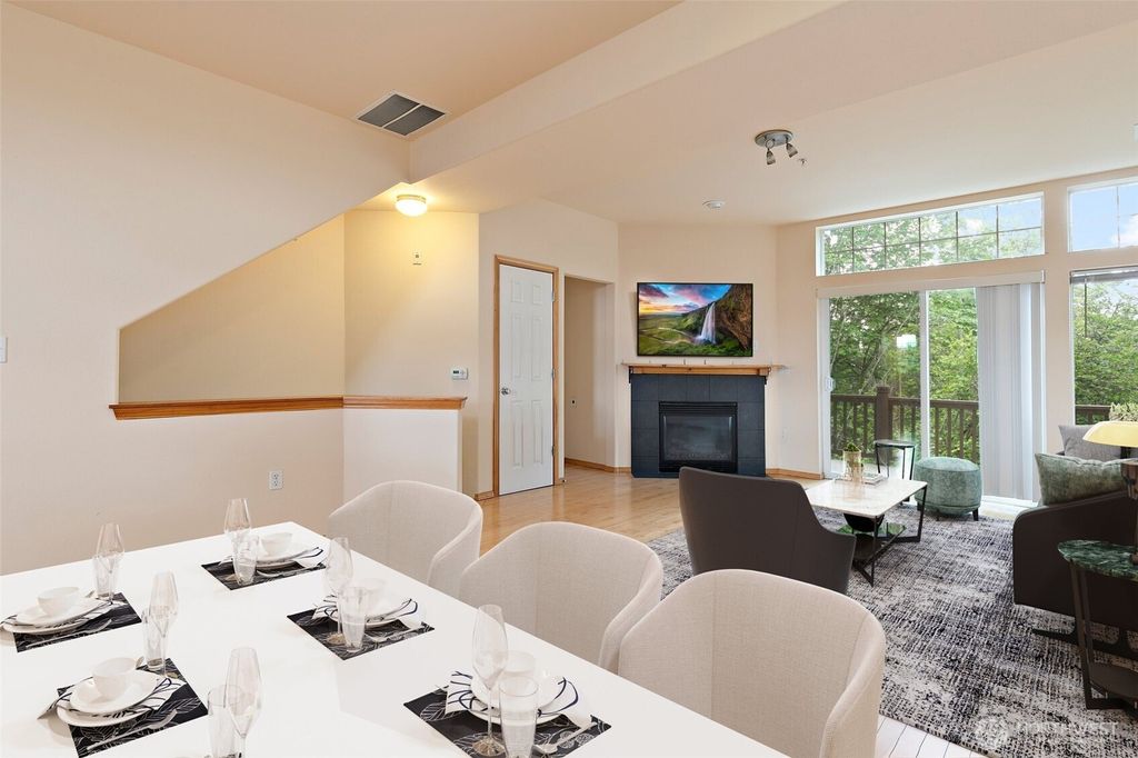 Photo of 11564 SE 170th Court, Renton, WA 98055 (MLS # 2453686)