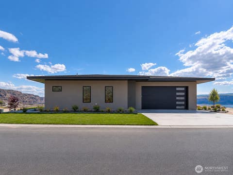 Photo of 9604 Ridgeview Drive NW, Quincy, WA 98848 (MLS # 2546546)