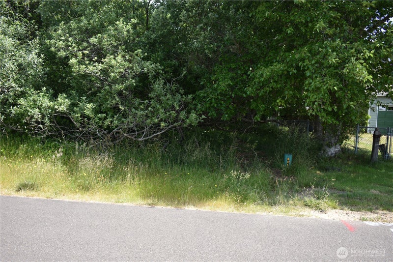672 Island Circle SE