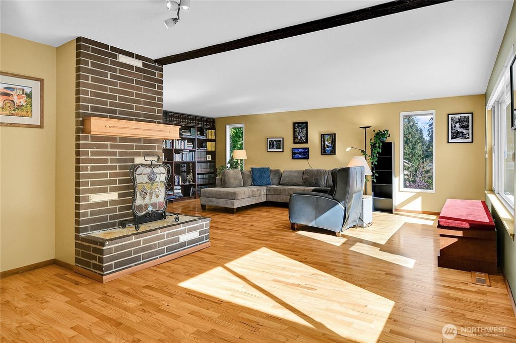 Photo of 18722 56th Avenue NE, Kenmore, WA 98028 (MLS # 2486477)