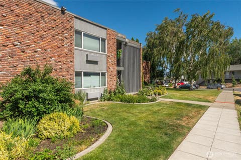 Photo of 201 Pennsylvania Avenue #15, Wenatchee, WA 98801 (MLS # 2529332)