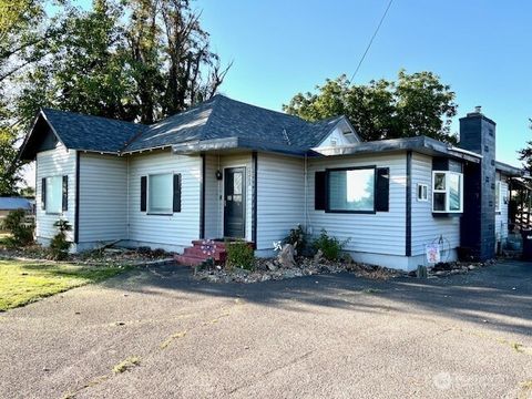 Photo of 2368 Heritage Road, Walla Walla, WA 99362 (MLS # 2428345)