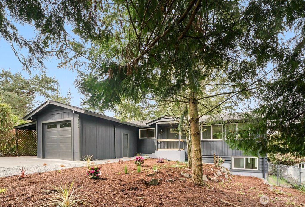 Photo of 1302 SW 125th Place, Burien, WA 98146 (MLS # 2524617)