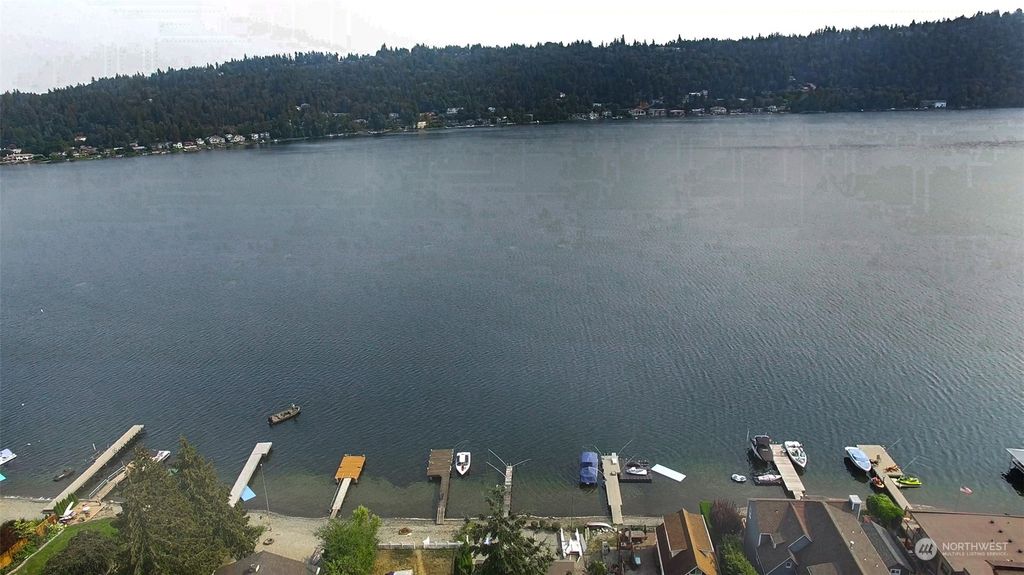 Photo of 2536 W Lake Sammamish Parkway NE, Redmond, WA 98052 (MLS # 1994677)