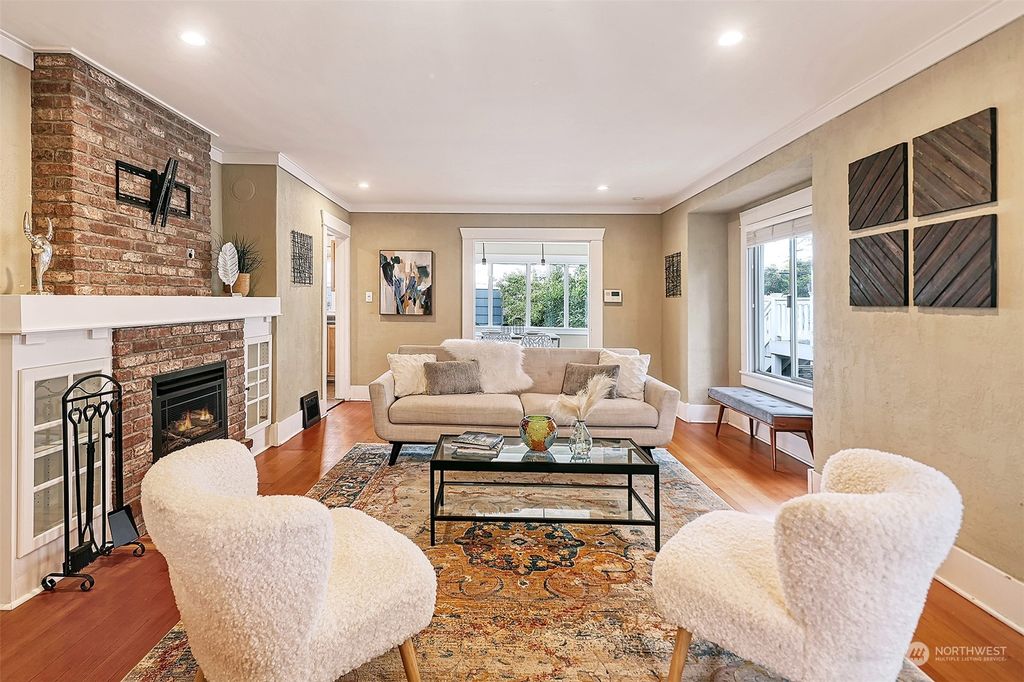 Photo of 3824 36th Avenue SW, Seattle, WA 98126 (MLS # 2165892)