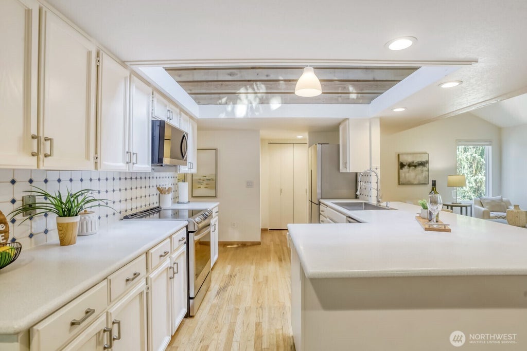 Photo of 15301 SE 48th Drive, Bellevue, WA 98006 (MLS # 2538190)