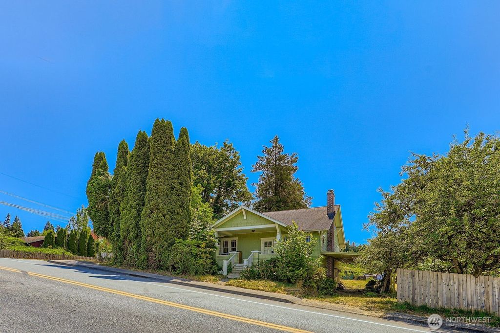 Photo of 26405 Stephens St St, Duvall, WA 98019 (MLS # 2395258)
