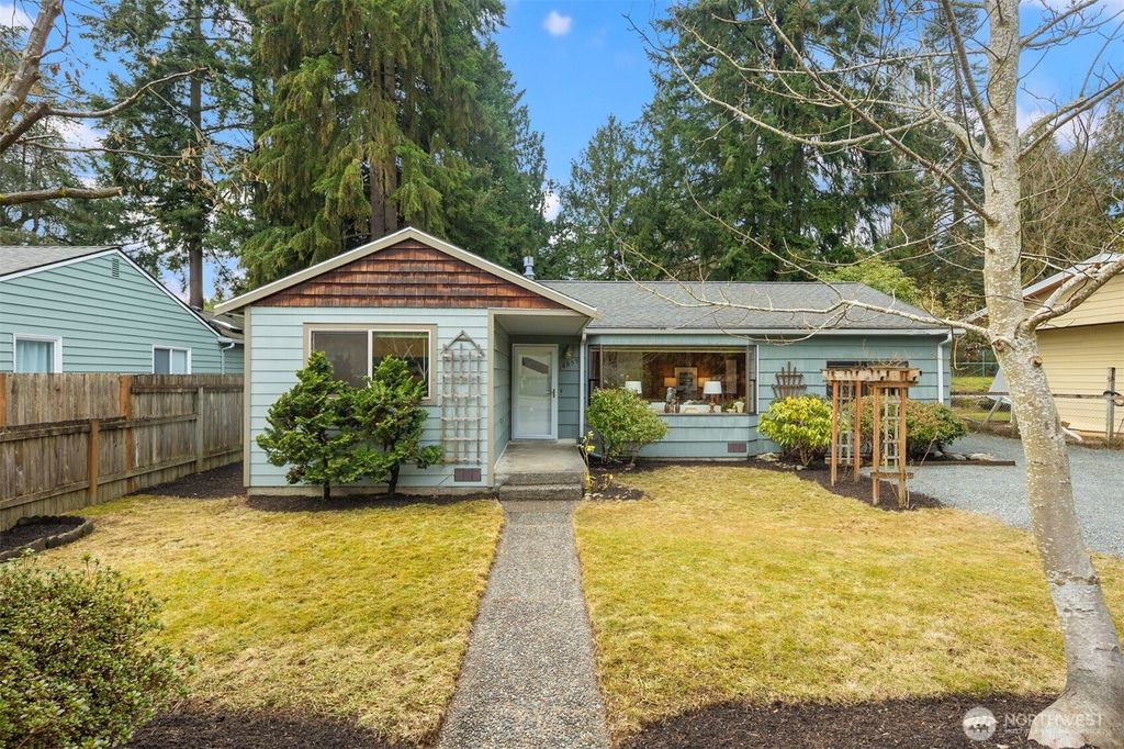 Photo of 16059 28th Avenue NE, Shoreline, WA 98155 (MLS # 2333526)