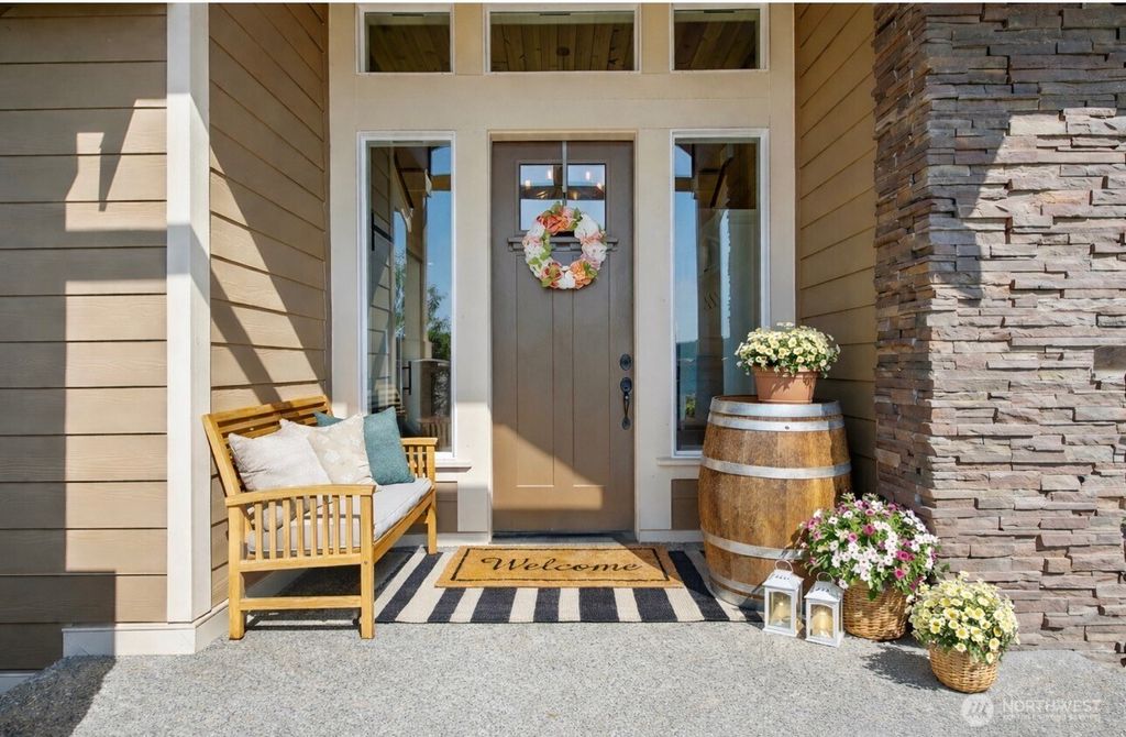 Photo of 167 Mountain Crest Lane, Eatonville, WA 98328 (MLS # 2484369)