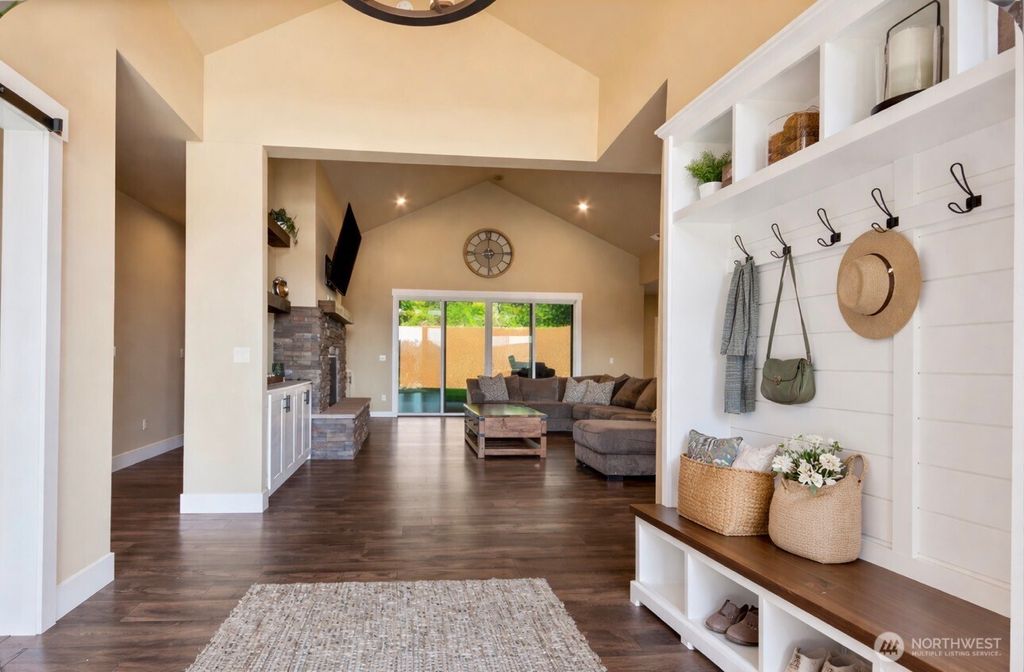 Photo of 167 Mountain Crest Lane, Eatonville, WA 98328 (MLS # 2484369)