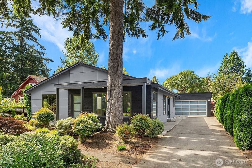 Photo of 11519 17th Avenue NE, Seattle, WA 98125 (MLS # 2433976)
