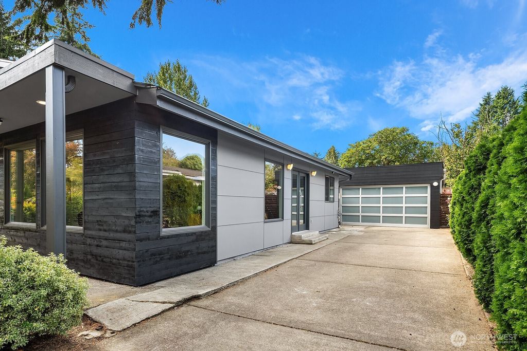 Photo of 11519 17th Avenue NE, Seattle, WA 98125 (MLS # 2433976)