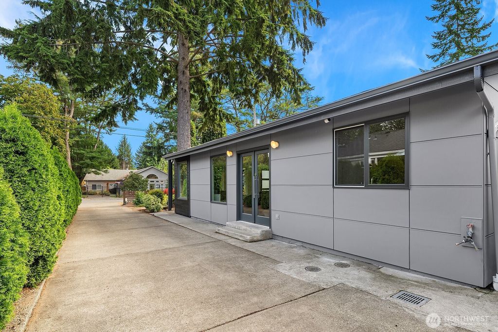 Photo of 11519 17th Avenue NE, Seattle, WA 98125 (MLS # 2433976)
