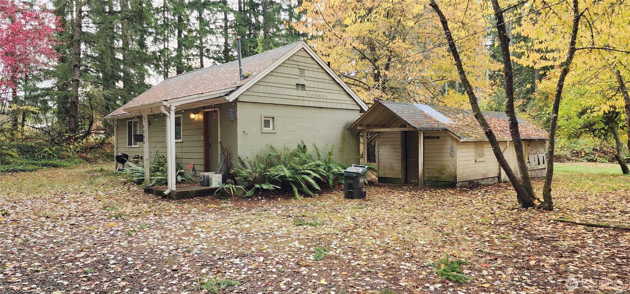 3226 Cooper Point Road NW