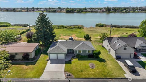 Photo of 1202 S Eastlake Drive, Moses Lake, WA 98837 (MLS # 2539431)