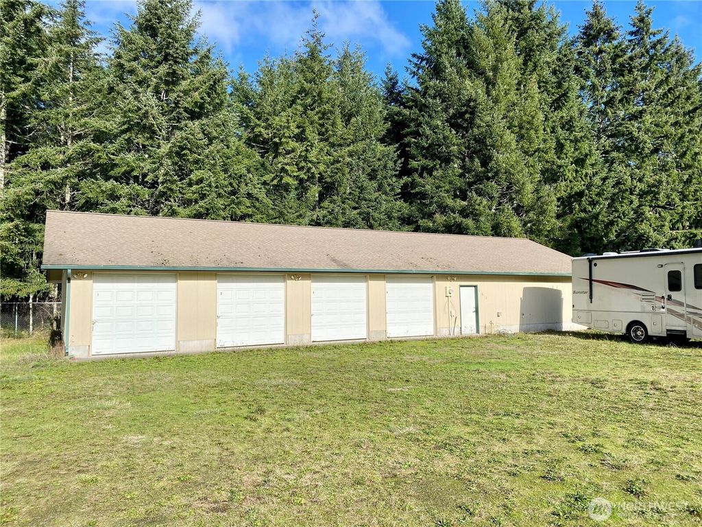 Photo of 161 E Beaumont Drive, Shelton, WA 98584 (MLS # 2458293)