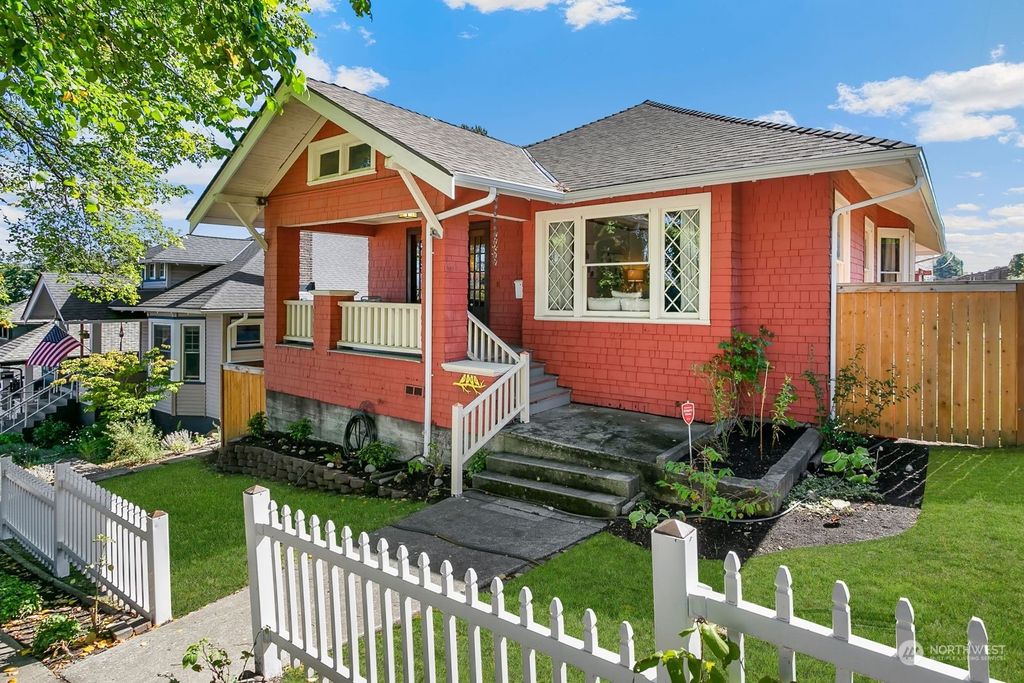 Photo of 3102 8th Street, Everett, WA 98201 (MLS # 2161275)