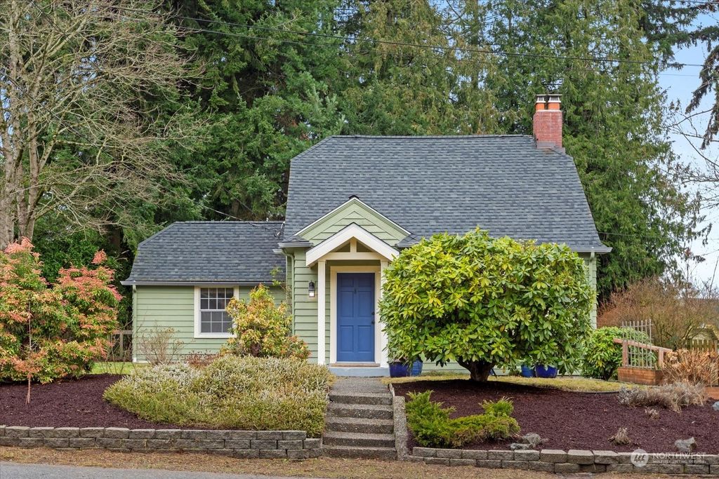 Photo of 1417 Ttereve Drive, Everett, WA 98203 (MLS # 2319198)