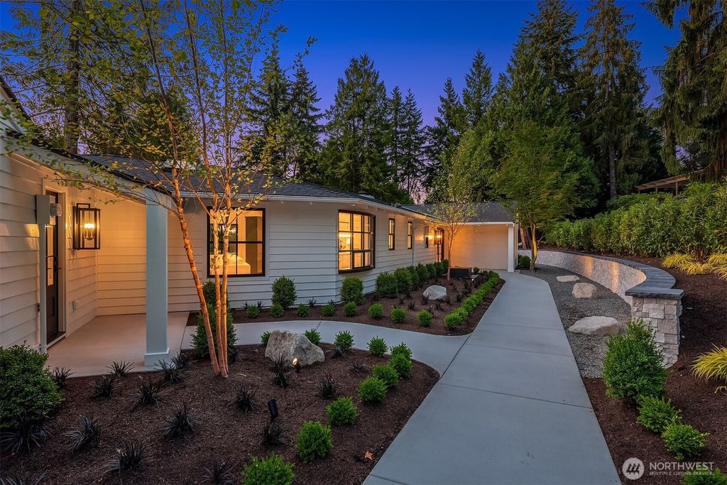 Photo of 2610 86th Avenue NE, Clyde Hill, WA 98004 (MLS # 2394450)