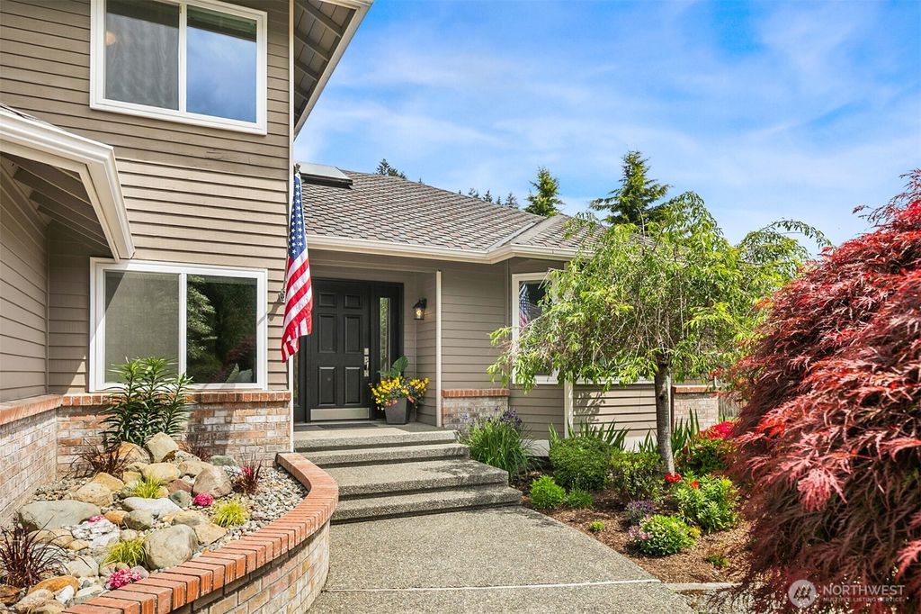 Photo of 21118 SE 137th Place, Issaquah, WA 98027 (MLS # 2522173)